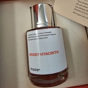 Dossier perfume WOODY HYACINTH NEW